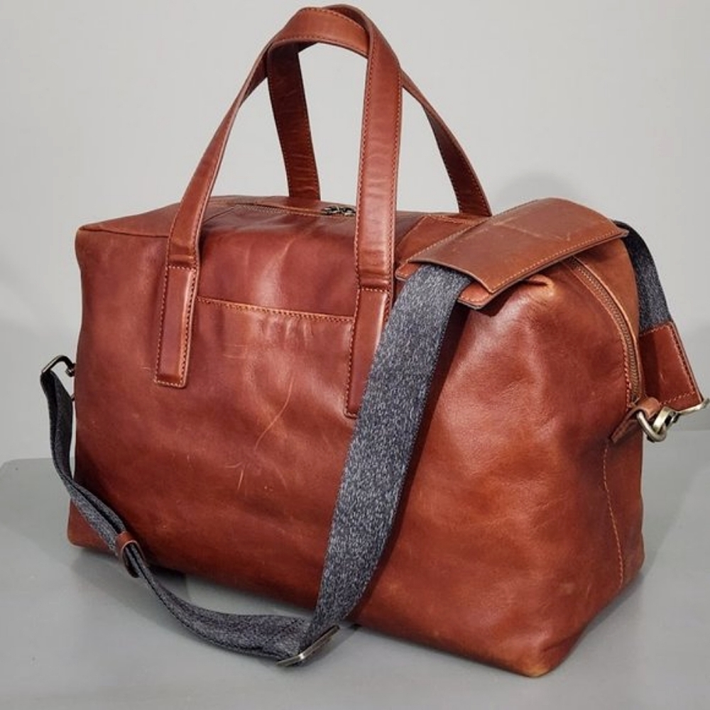 AWAY The Everywhere Bag Maverick Weekender Unisex Travel Duffle Laptop Work Bag